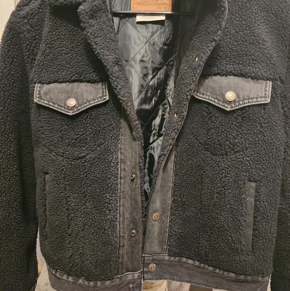 Levi's Denim Sherpa Jacket - Picture 1 of 3